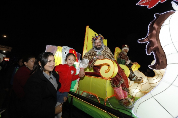 Rivera encabeza el Tradicional desfile de día de Reyes