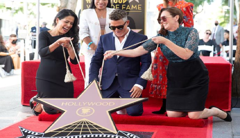 Alejandro Sanz develó su estrella en el paseo de la fama