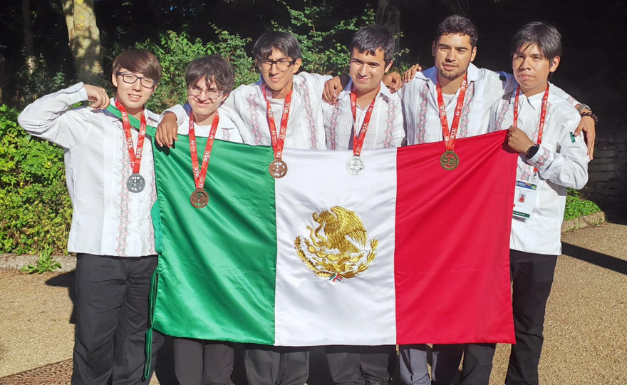 VIDEO Así recibieron a jóvenes que ganaron Olimpiada Internacional de Matemáticas