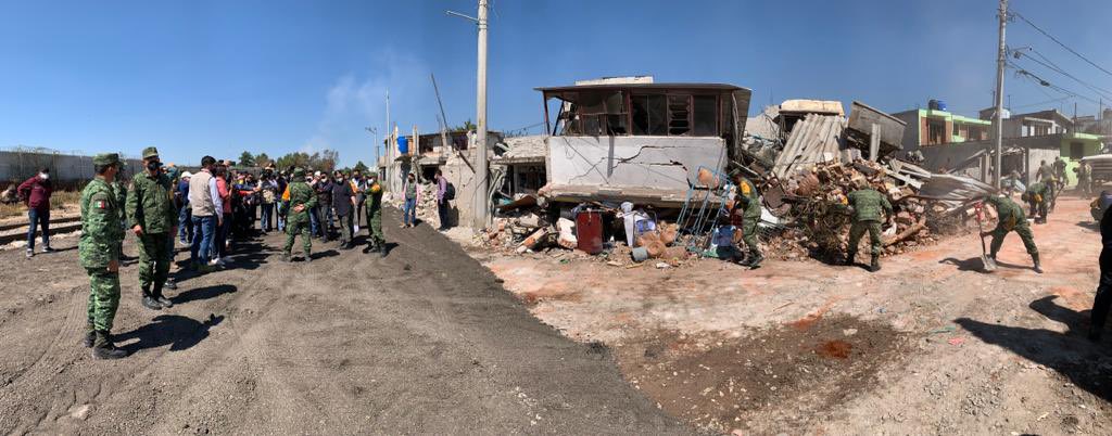 Tristeza y llanto durante demolición de casas en Xochimehuacan