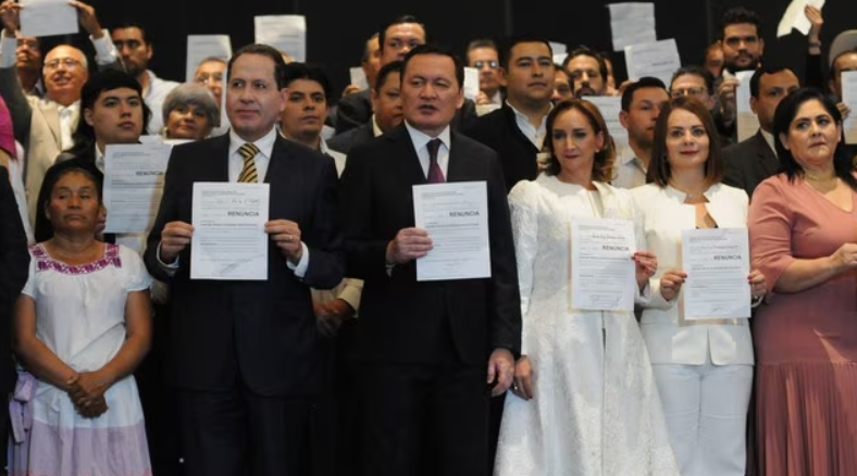 Destapes, renuncias y declinaciones