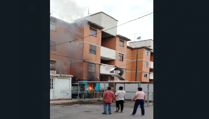 Incendio acaba con interior de departamento en Texmelucan
