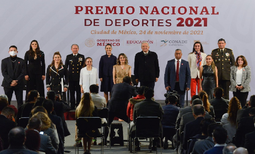 López Obrador en el Premio Nacional de Deportes 2021 defendió a la CONADE