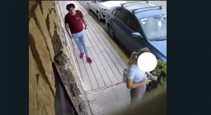 VIDEO Depravado anda suelto en calles de Puebla