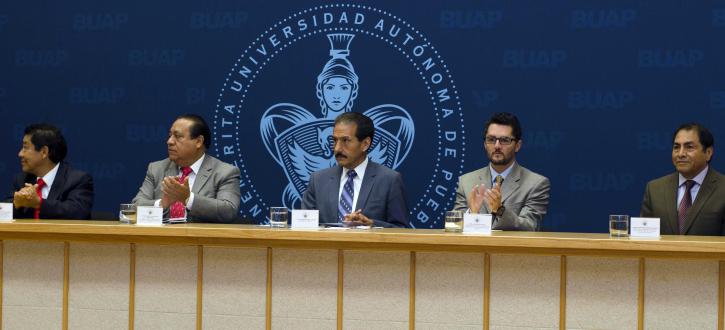 Luis Ochoa Bilbao rinde protesta como director de Derecho- BUAP