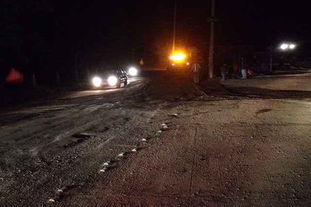 Se derraman 8 mil litros de asfalto líquido en Huauchinango