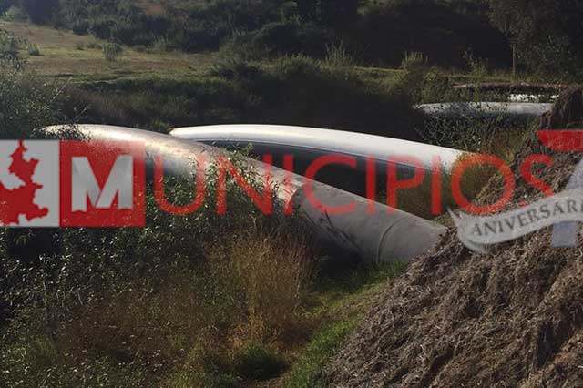 Derrame de combustible por toma clandestina contamina el Atoyac