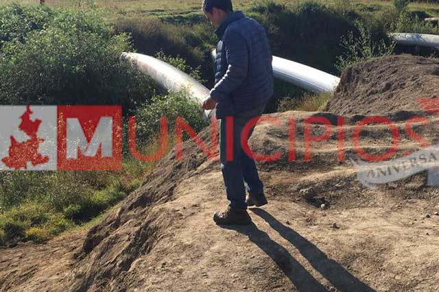 Derrame de combustible por toma clandestina contamina el Atoyac