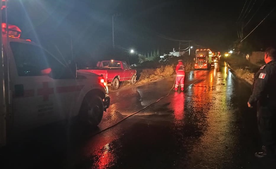 Fuga de diésel tras accidente en Libramiento Tecnológico-San Marcos en Tehuacán