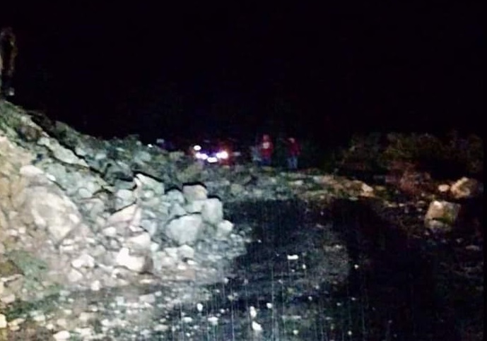 Derrumbe por lluvias incomunica carretera a comunidad de Zacatlán