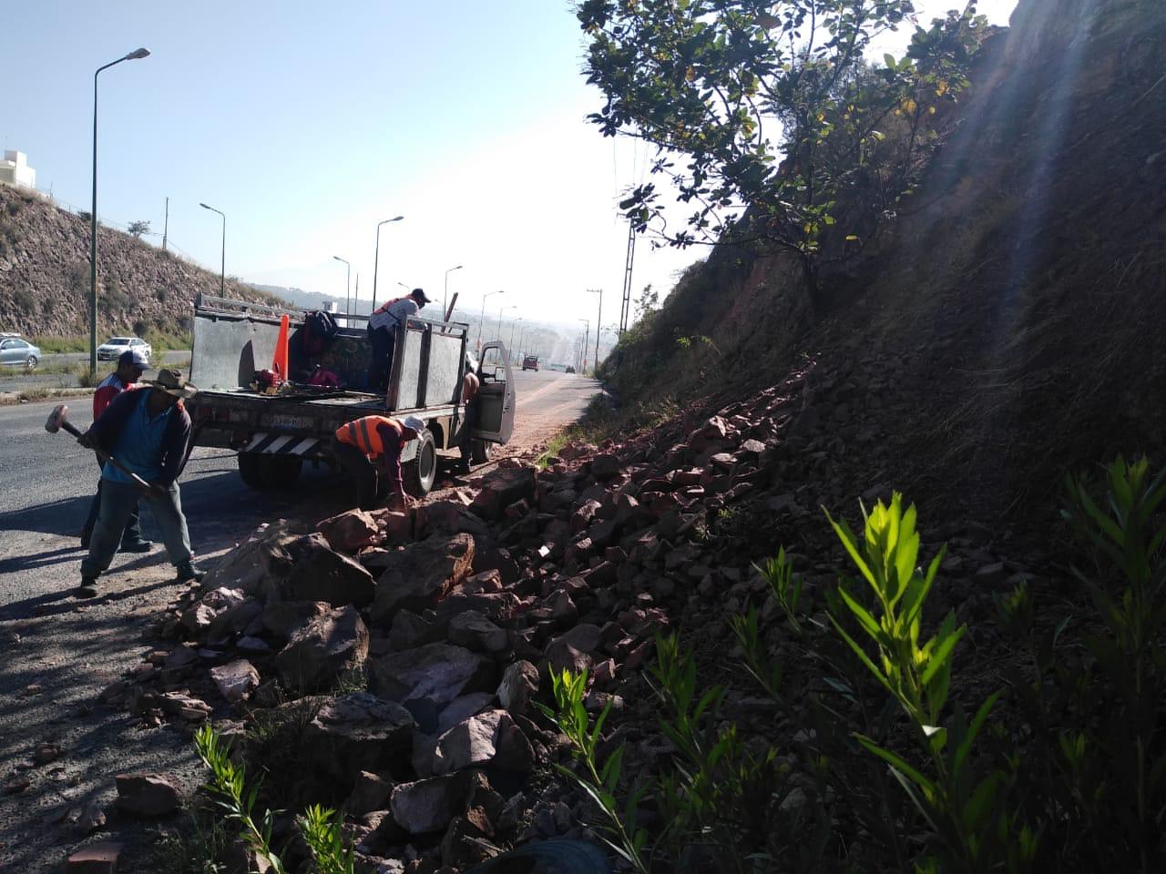 Atiende Infraestructura derrumbes en Periférico Ecológico en la capital poblana