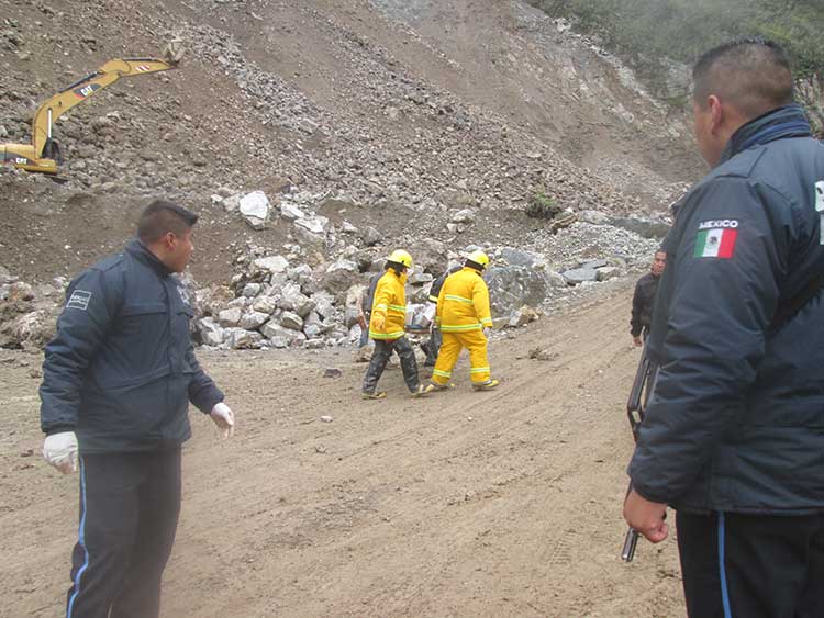 Obrero muere sepultado en derrumbe de cerro en Huauchinango