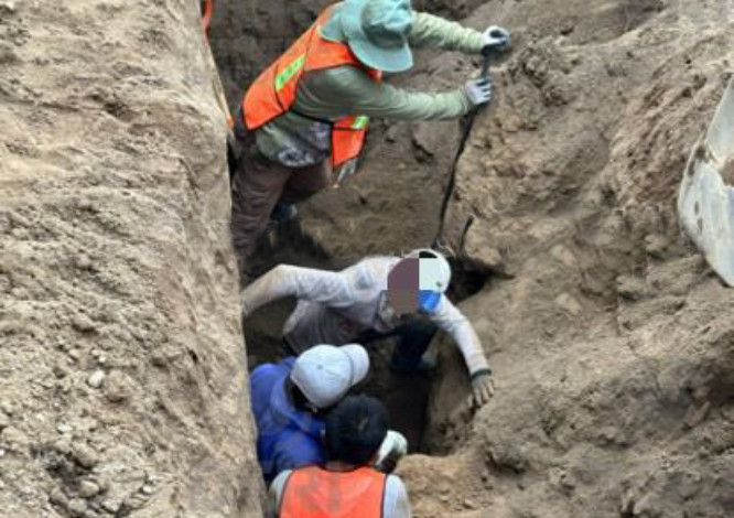 Rescatan a tres trabajadores que quedaron atrapados tras derrumbe en Xonacatepec