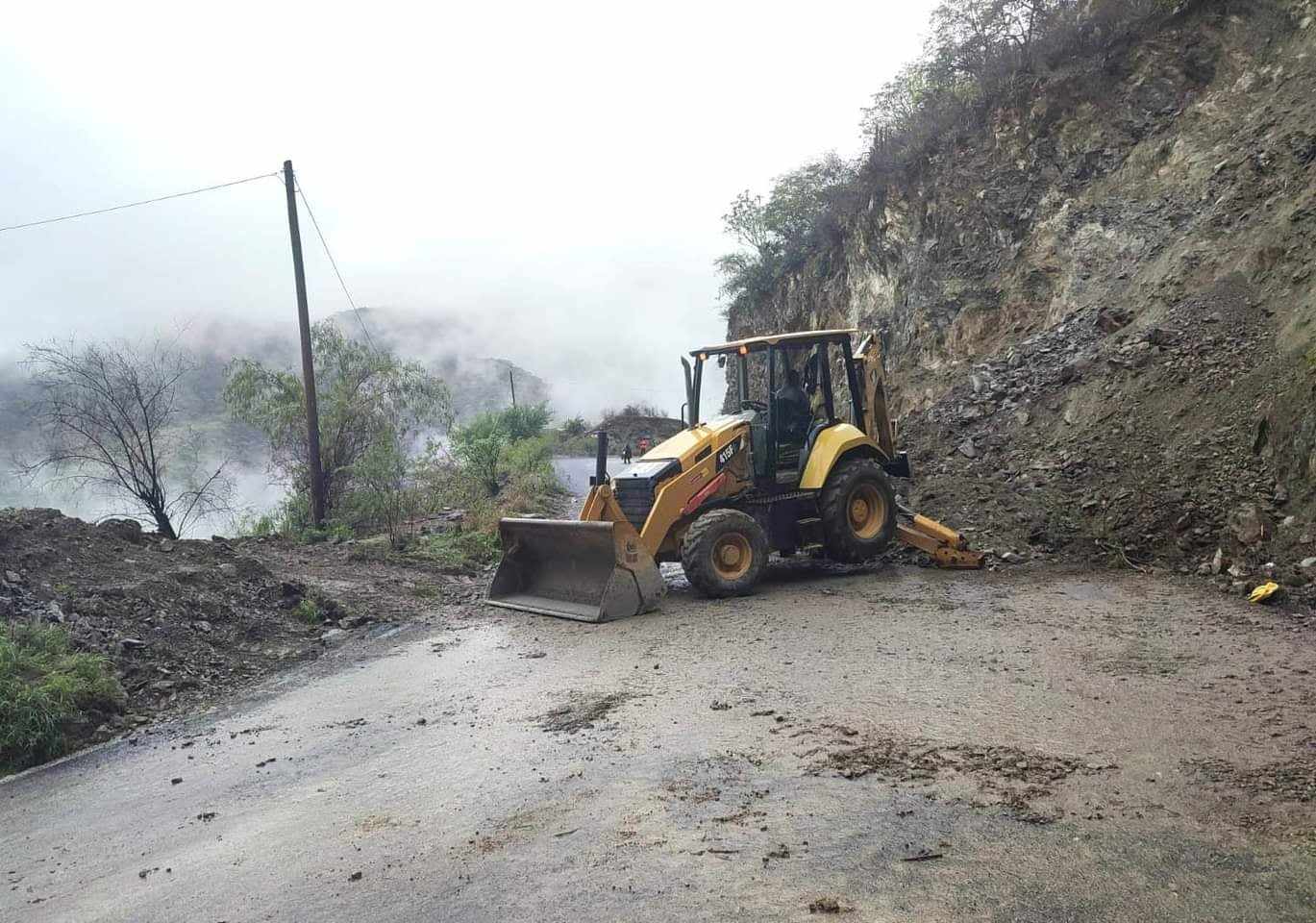 Lluvias generan derrumbes en la caretea Coxcactlán-Zoquitlán