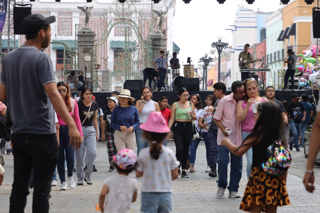 Una gran afluencia de turistas en el Centro Histórico de Puebla