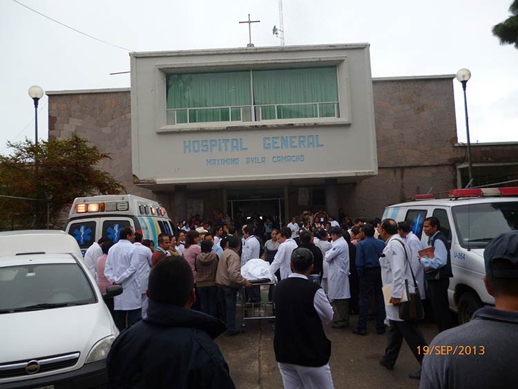 Desalojan a más de 400 personas por simulacro en Hospital de Teziutlán