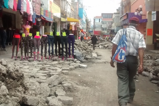 Pese a desalojo ambulantes retoman calles de Tehuacán