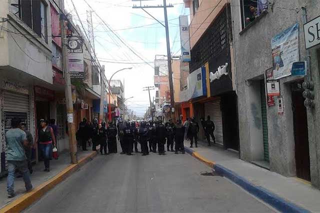 Por enfrentamientos, policía cuida negocios de edil de Texmelucan