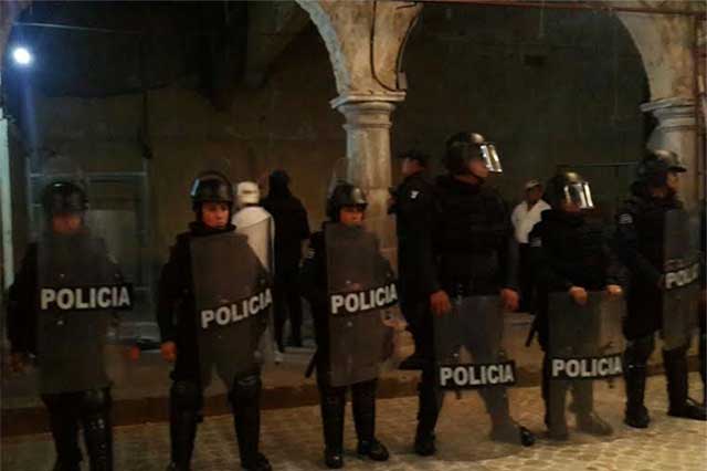 Desalojan con violencia a comerciantes de mercado en Teziutlán