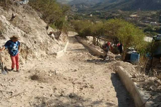 Pobladores de Zapotitlán son desalojados de sus hogares