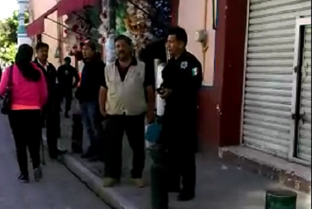 Video: Intentan desalojar comerciantes ambulantes en Izúcar