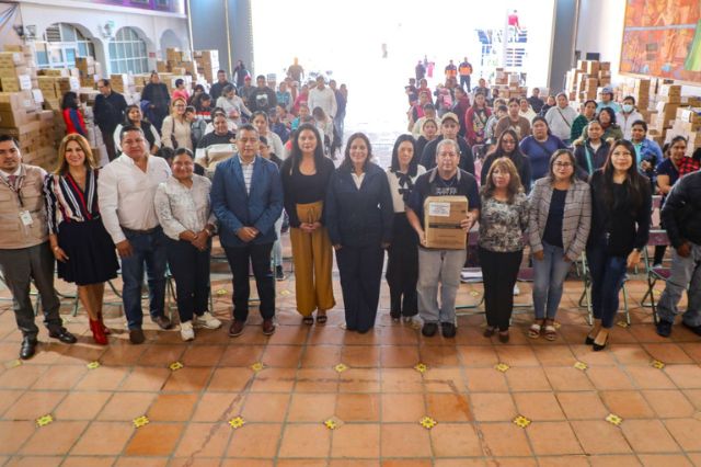 Reparten desayunos escolares en primarias de San Andrés Cholula