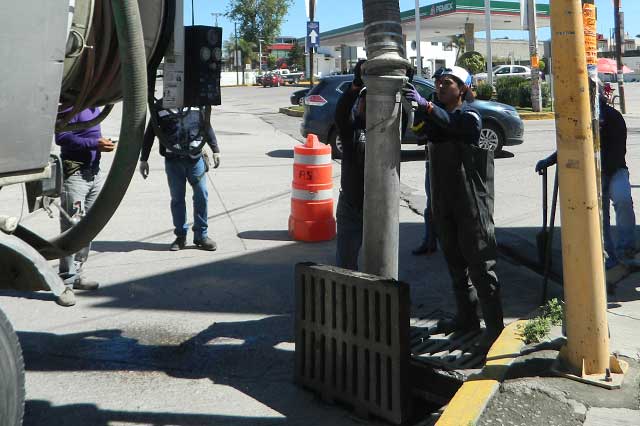 Realizan desazolve en la Avenida México-Puebla en Cuautlancingo