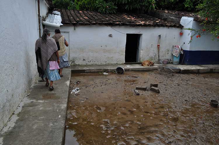 Se desbordan barrancas de la presa Boqueroncito; 30 viviendas afectadas