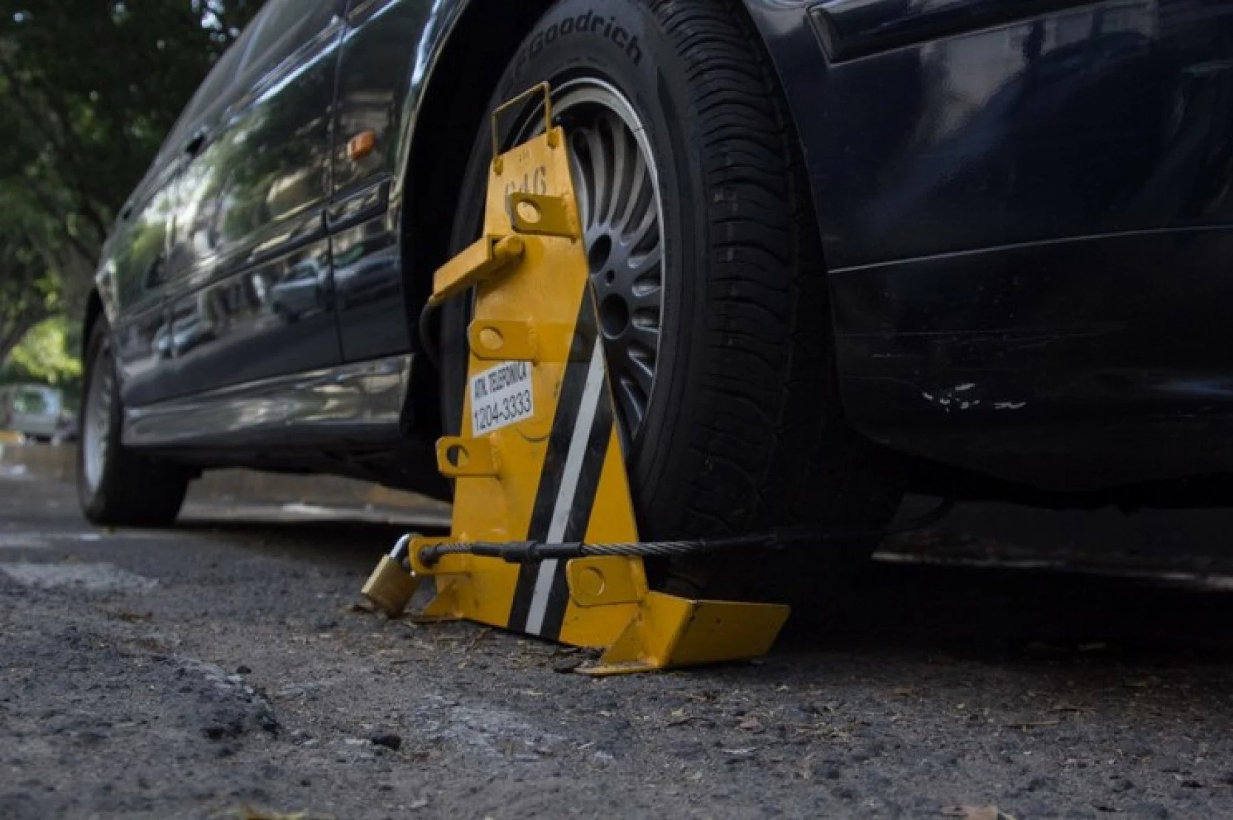 Se aprueba en Cabildo poblano uso de arañas inmovilizadoras en zona de parquímetros