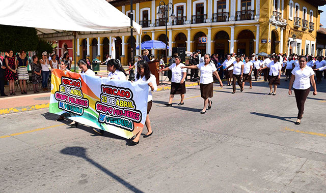 Participan cientos en marcha por el Día del Trabajo, en Zacapoaxtla