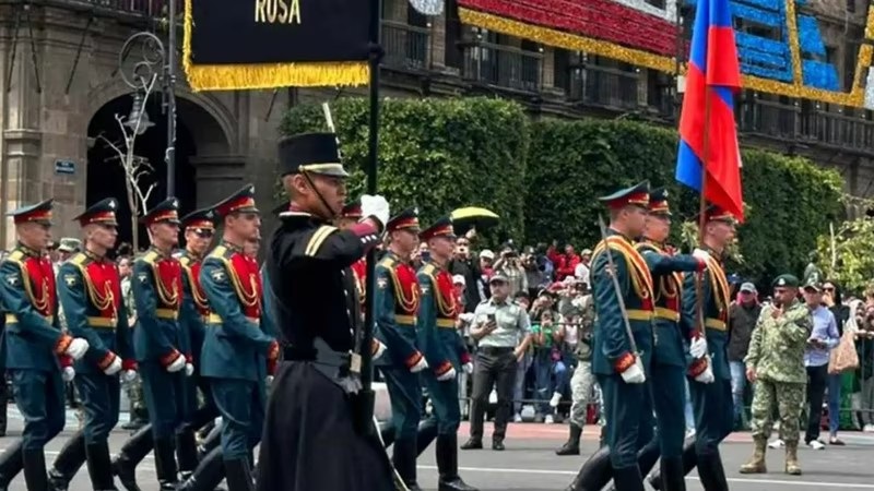 El desfile de López Obrador
