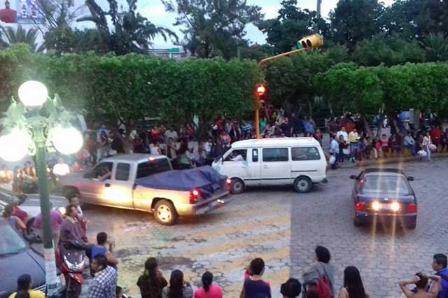 Desfile de arcos en Izúcar termina en caos vehicular