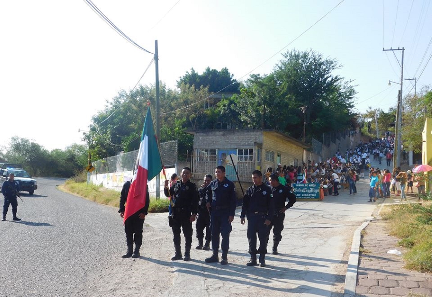 Desfilan en la Mixteca para conmemorar aniversario de la Revolución 