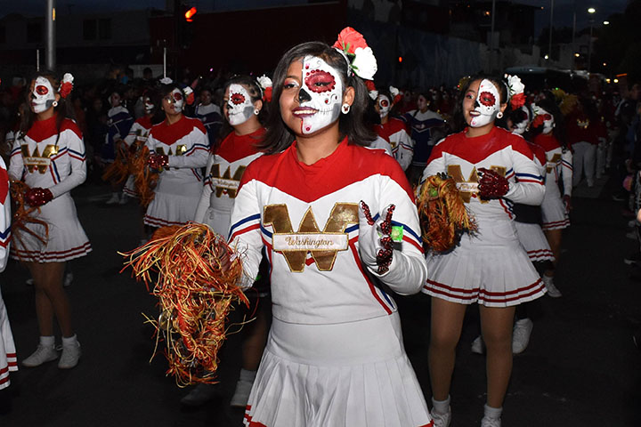 Recuerdan a José José en desfile de Día de muertos en Puebla