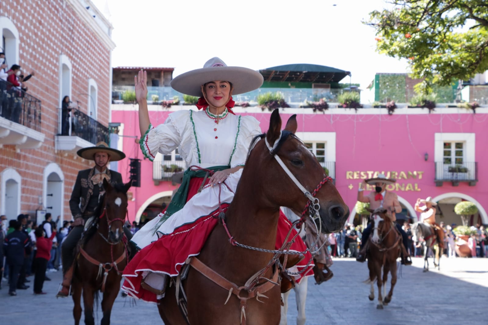  En Atlixco realizan desfile conmemorativo por la Revolución Mexicana 