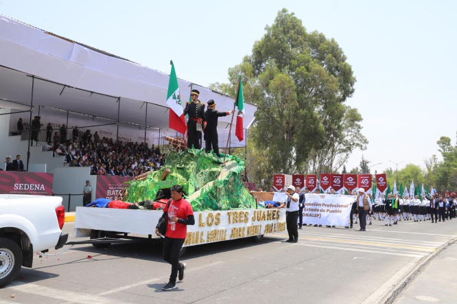 Por primera vez BUAP participa en desfile del 5 de Mayo