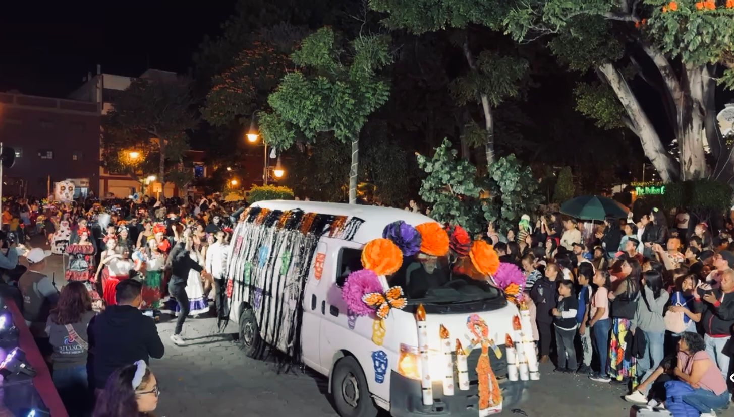 Desbordado de ánimo Desfile de Calaveras en Atlixco