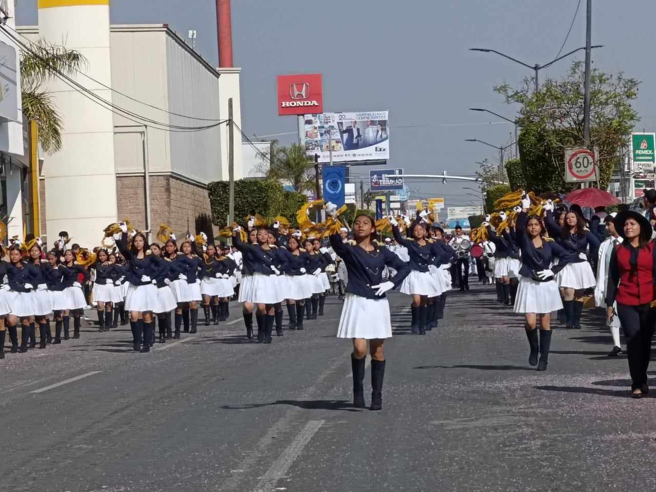 Estudiantes conmemoran aniversario de la Batalla de Puebla en Tehuacán