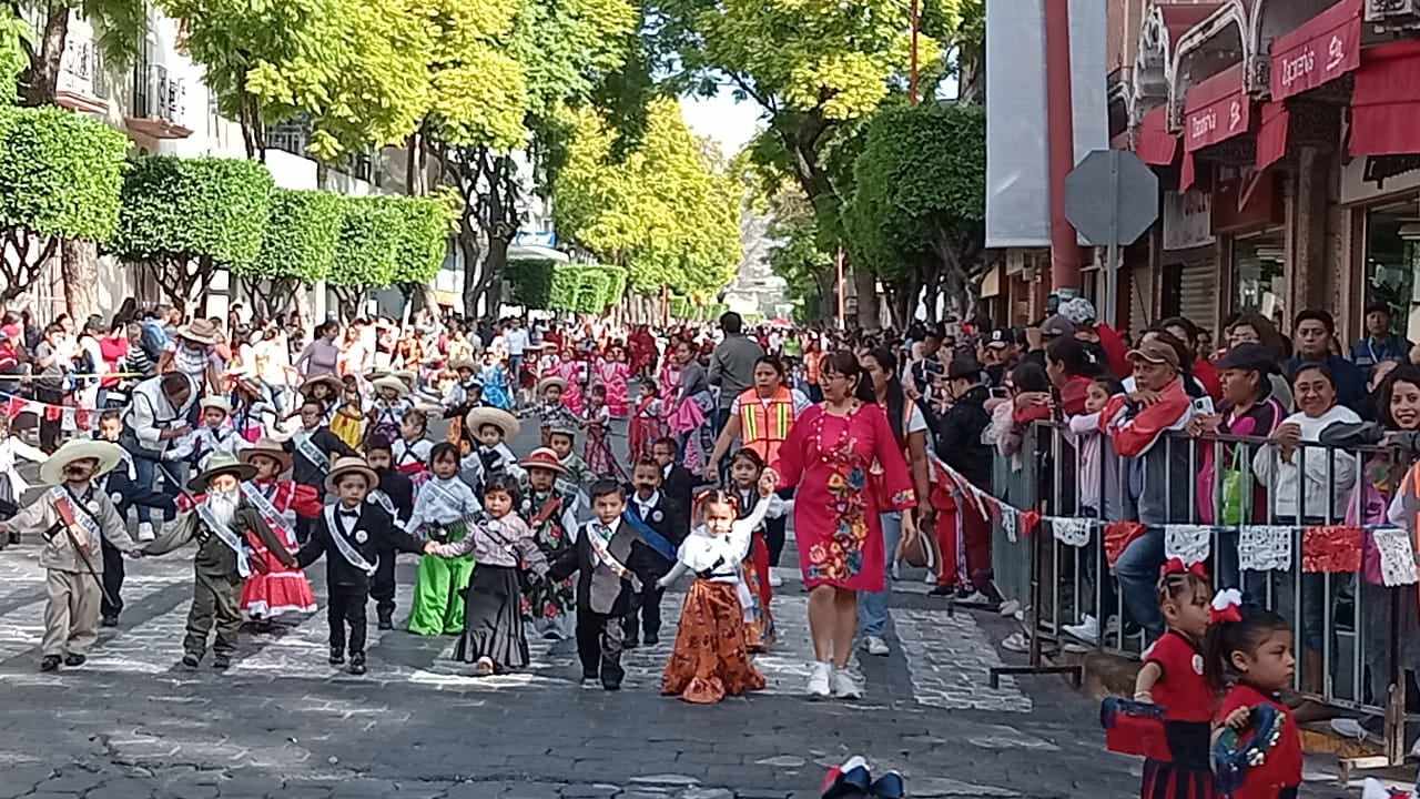 Conmemoran 5 mil alumnos en  Tehuacán el 114 aniversario del inicio de la Revolución