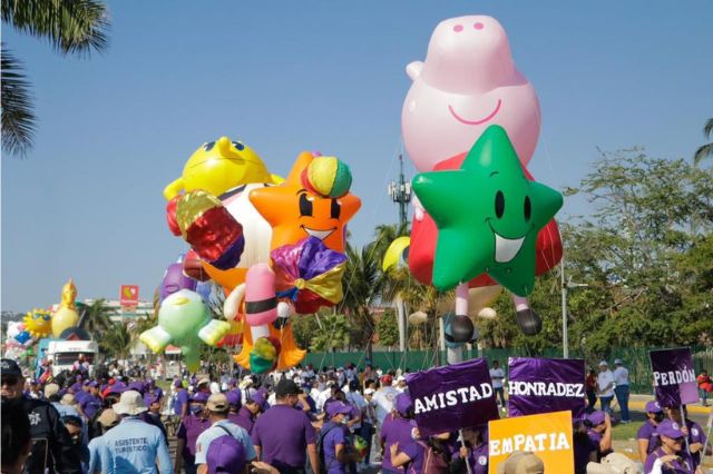 Acapulco reprograma desfile de globos gigantes 