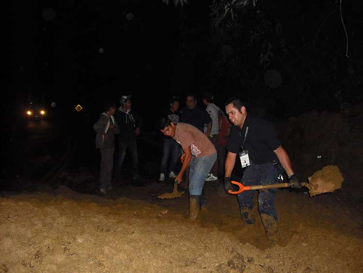 Tormenta provoca nuevos deslaves en carreteras de Teziutlán