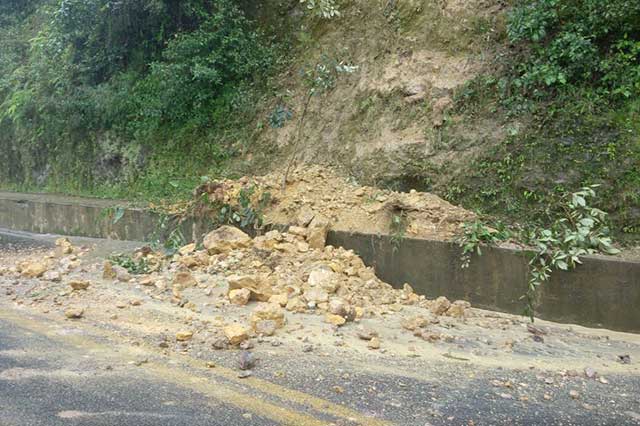 Deslave Bloquea la carretera Teziutlán - Perote