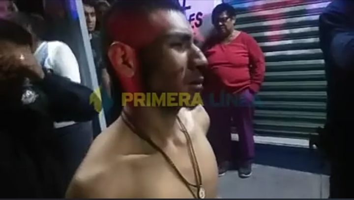 Desnudan a ladrón de iglesia y lo pasean por las calles de Tehuacán