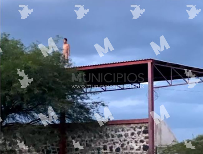 Sujeto desnudo apodado El Chuky intenta suicidarse en Tepeojuma