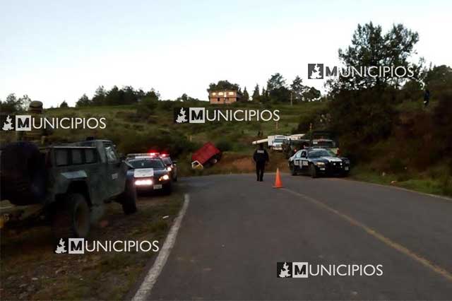 Despliegan operativo en Tlalancaleca tras decomiso de 4 camionetas huachicoleras