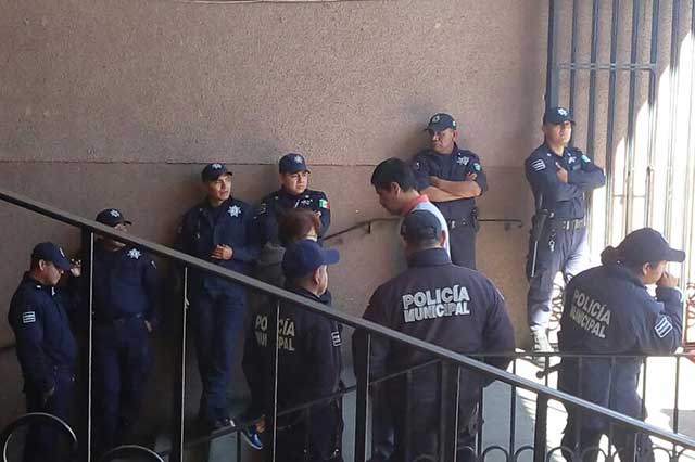 Despliegan policías para evitar que ambulantes ocupen plaza en Teziutlán