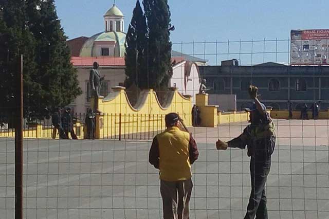 Despliegan policías para evitar que ambulantes ocupen plaza en Teziutlán