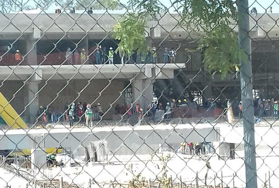Desplome de obra de Estrella Roja deja 4 heridos en Puebla