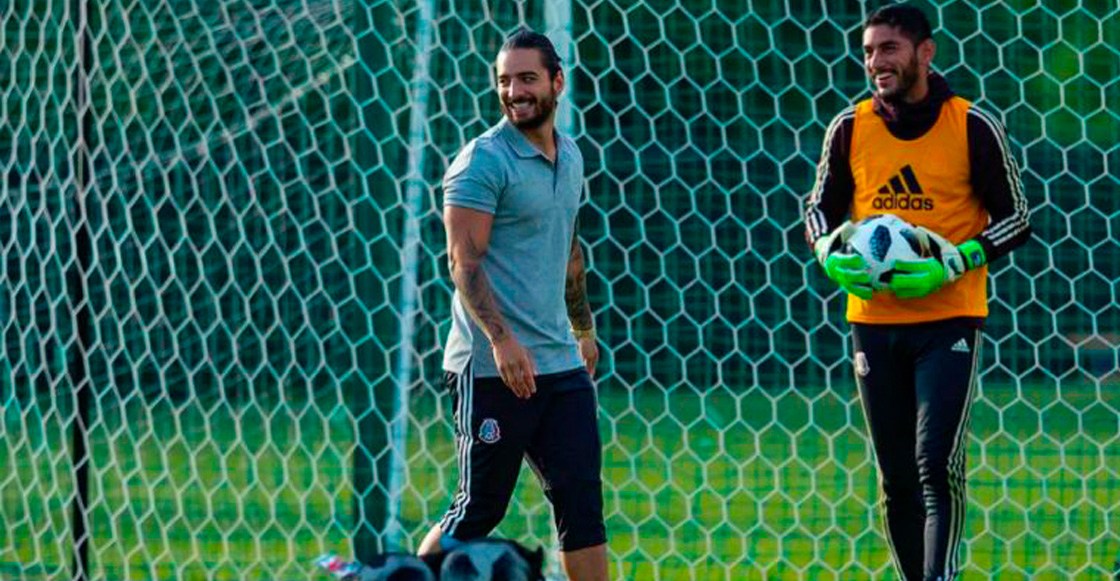 Maluma realiza visita sorpresa a selección mexicana en Rusia