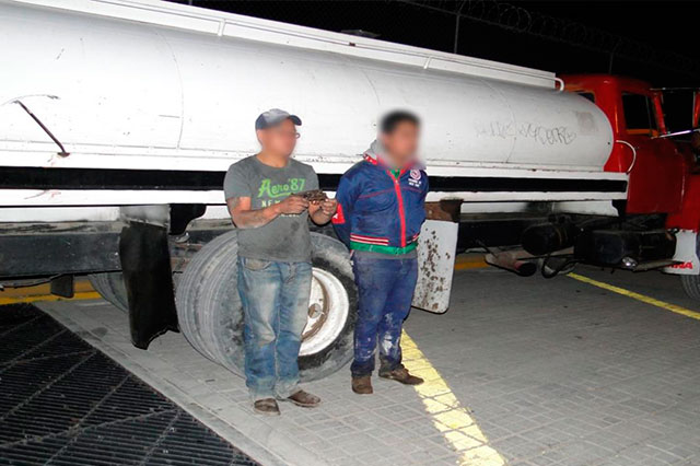 Detienen en San Andrés a 2 sujetos por robo de hidrocarburo